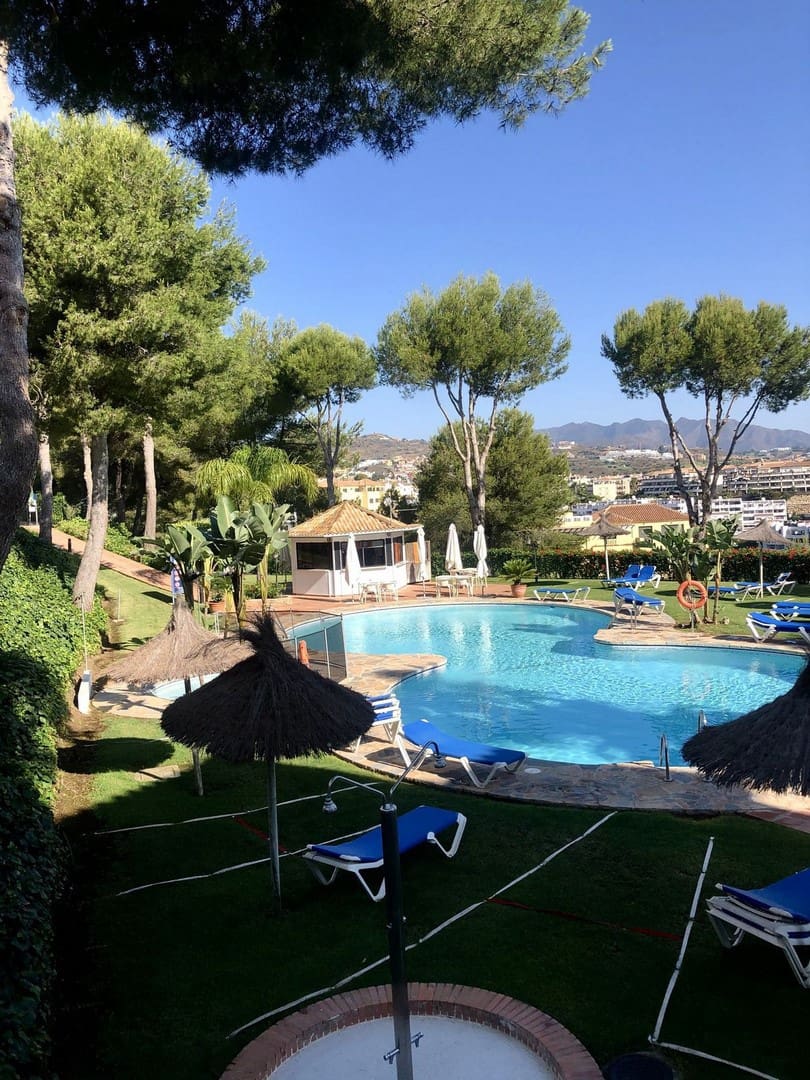 2 bedroom Beach Apartment for sale in Mijas Costa with pool - € 375,000 (Ref: 9731737)