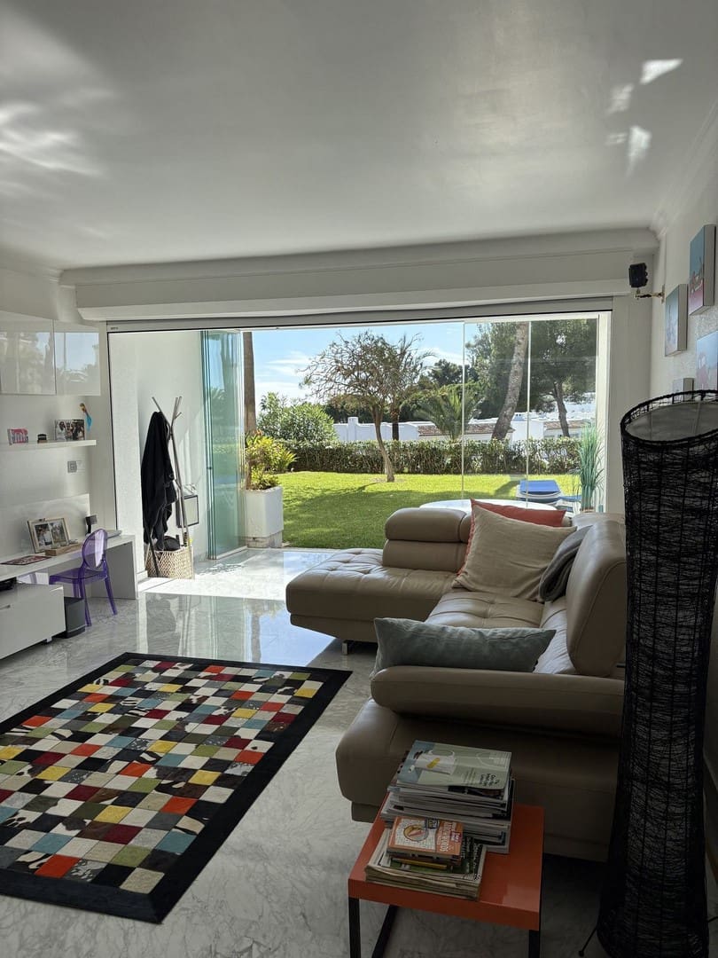 2 bedroom Beach Apartment for sale in Mijas Costa with pool - € 375,000 (Ref: 9731737)