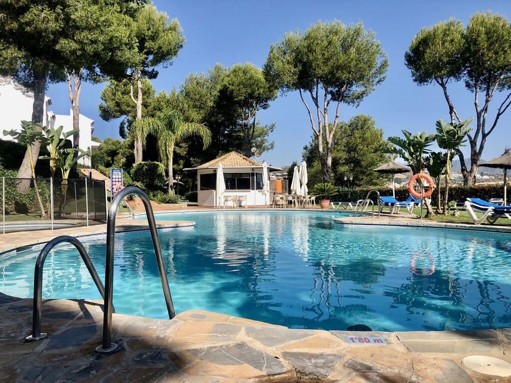 2 bedroom Beach Apartment for sale in Mijas Costa with pool - € 375,000 (Ref: 9731737)