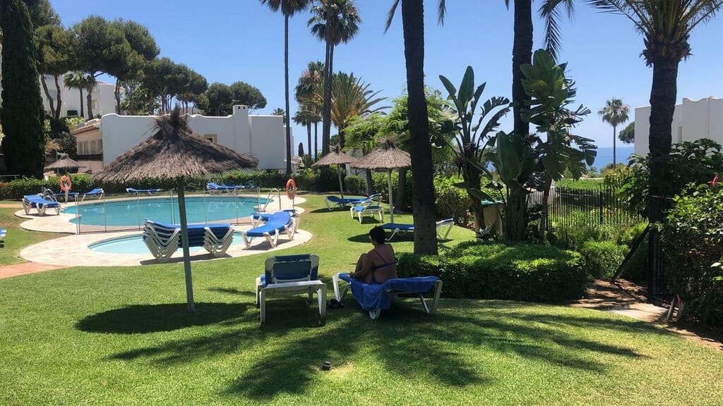 2 bedroom Beach Apartment for sale in Mijas Costa with pool - € 375,000 (Ref: 9731737)