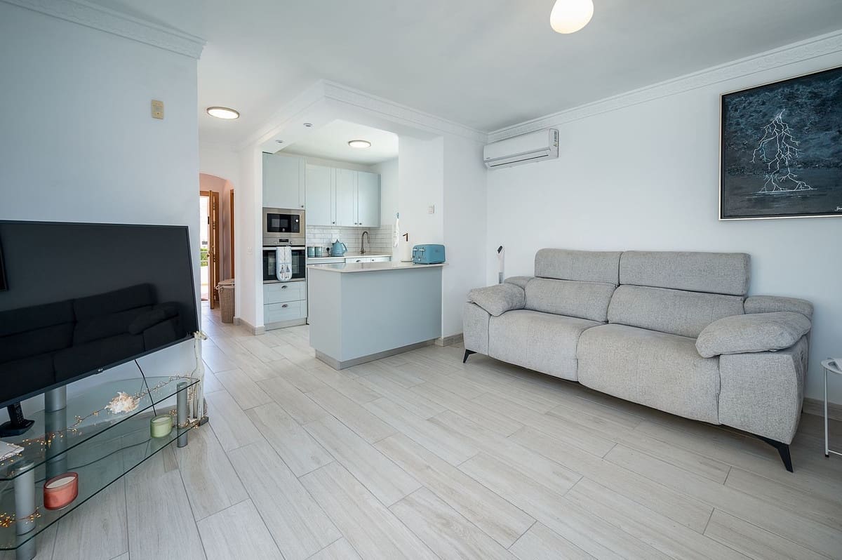 Apartamento de 2 habitaciones en El Faro en venta con piscina - 299.950 € (Ref: 10009802)