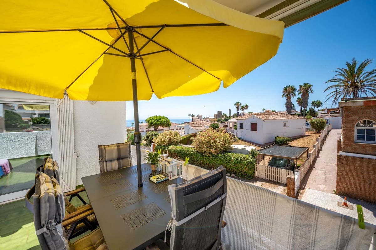 Apartamento de 2 habitaciones en El Faro en venta con piscina - 299.950 € (Ref: 10009802)
