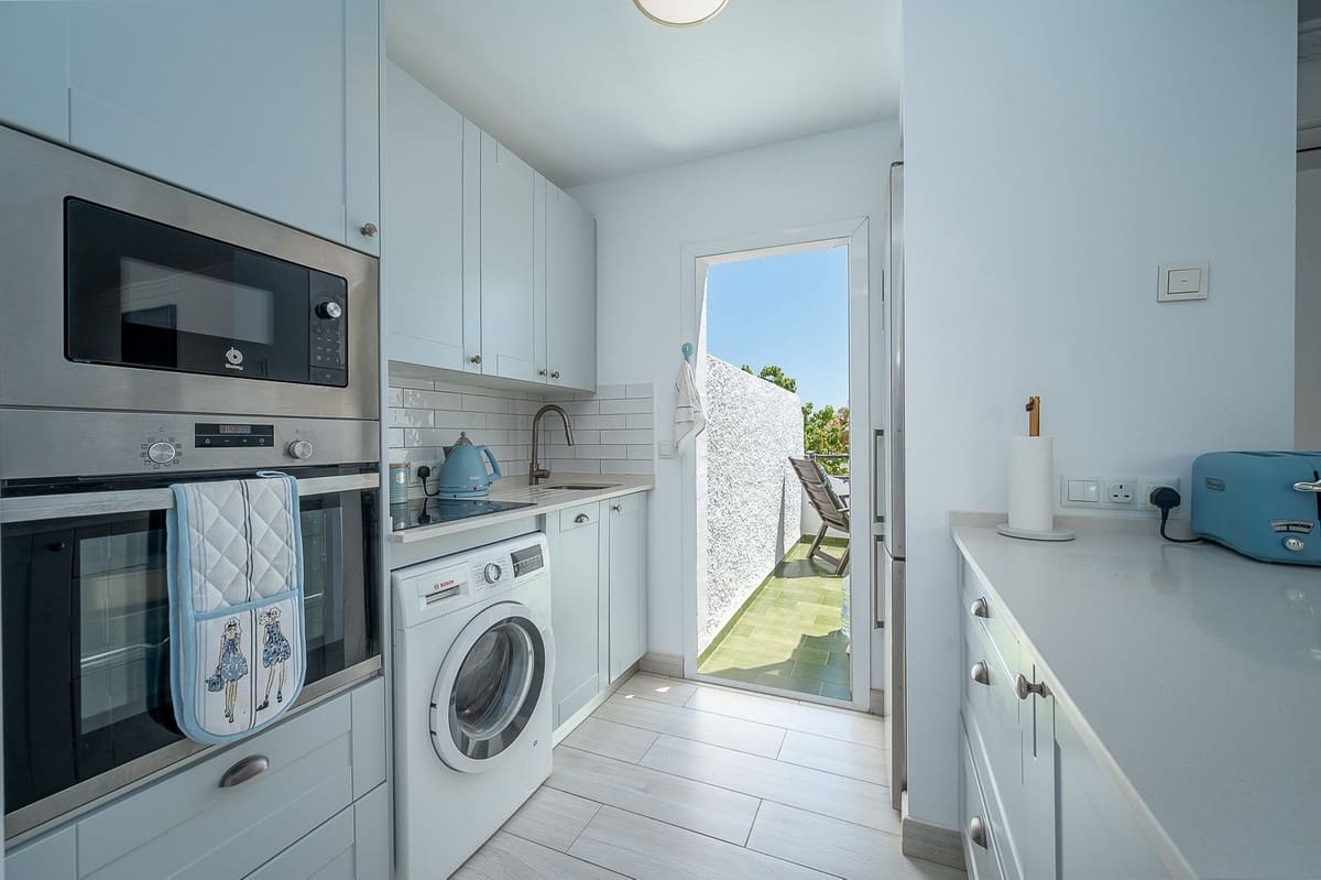 Apartamento de 2 habitaciones en El Faro en venta con piscina - 299.950 € (Ref: 10009802)