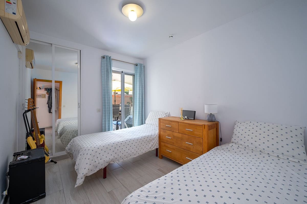 Apartamento de 2 habitaciones en El Faro en venta con piscina - 299.950 € (Ref: 10009802)