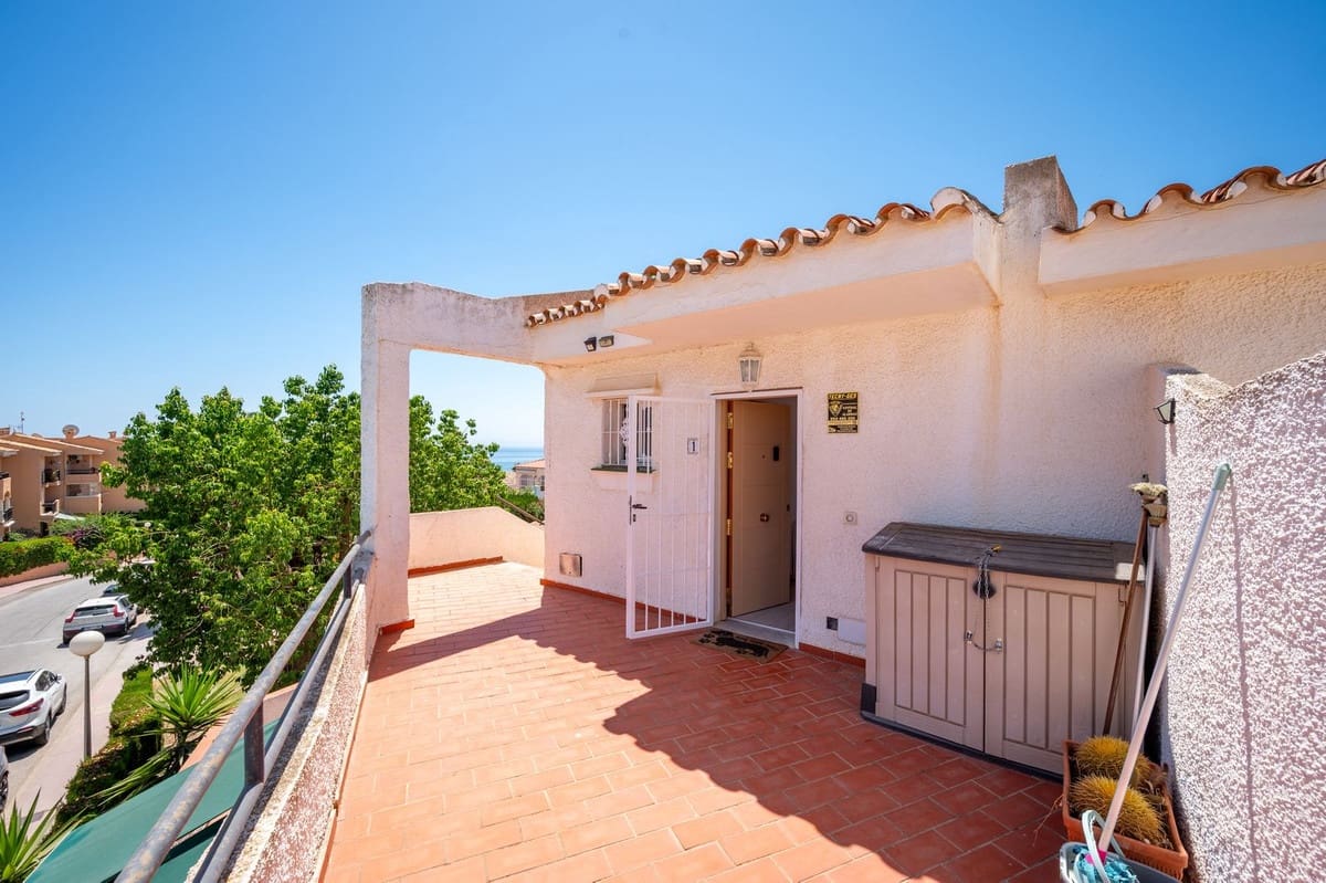 Apartamento de 2 habitaciones en El Faro en venta con piscina - 299.950 € (Ref: 10009802)