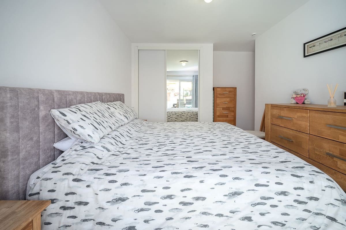Apartamento de 2 habitaciones en El Faro en venta con piscina - 299.950 € (Ref: 10009802)