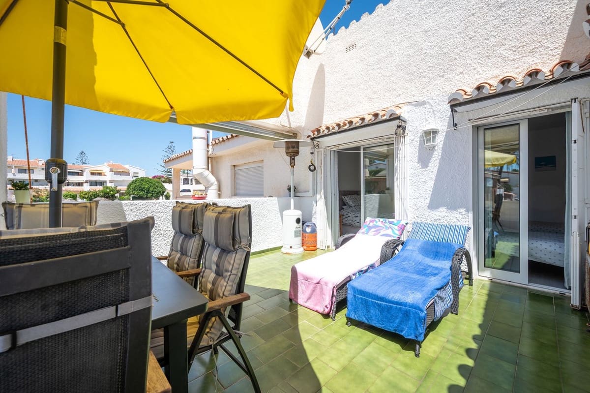 Apartamento de 2 habitaciones en El Faro en venta con piscina - 299.950 € (Ref: 10009802)