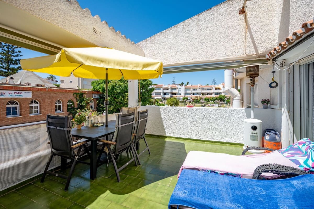 Apartamento de 2 habitaciones en El Faro en venta con piscina - 299.950 € (Ref: 10009802)