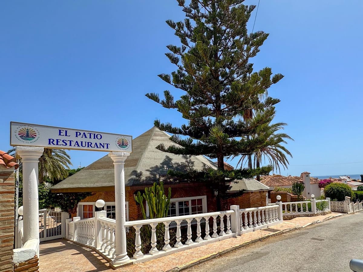 Apartamento de 2 habitaciones en El Faro en venta con piscina - 299.950 € (Ref: 10009802)