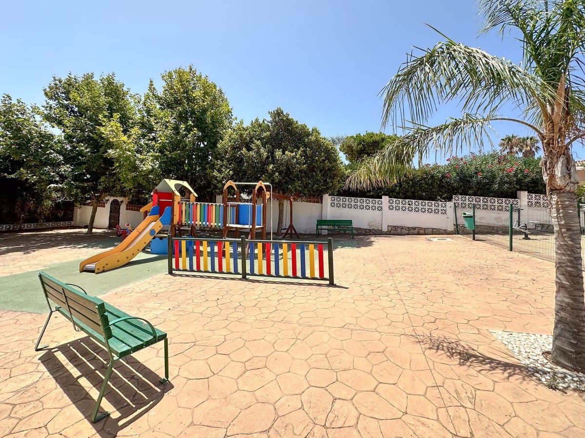 Apartamento de 2 habitaciones en El Faro en venta con piscina - 299.950 € (Ref: 10009802)