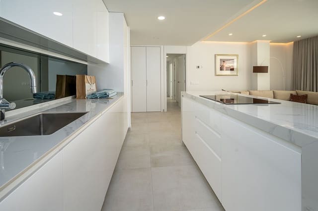 3 chambre Appartement à vendre à Mijas Costa, Mijas avec piscine garage - 990 000 € (Ref: 10016740)