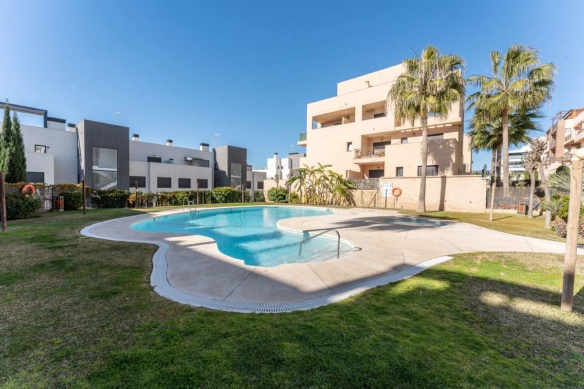 1 bedroom Apartment for rent in La Cala de Mijas with pool garage - € 1,200 (Ref: 10032538)