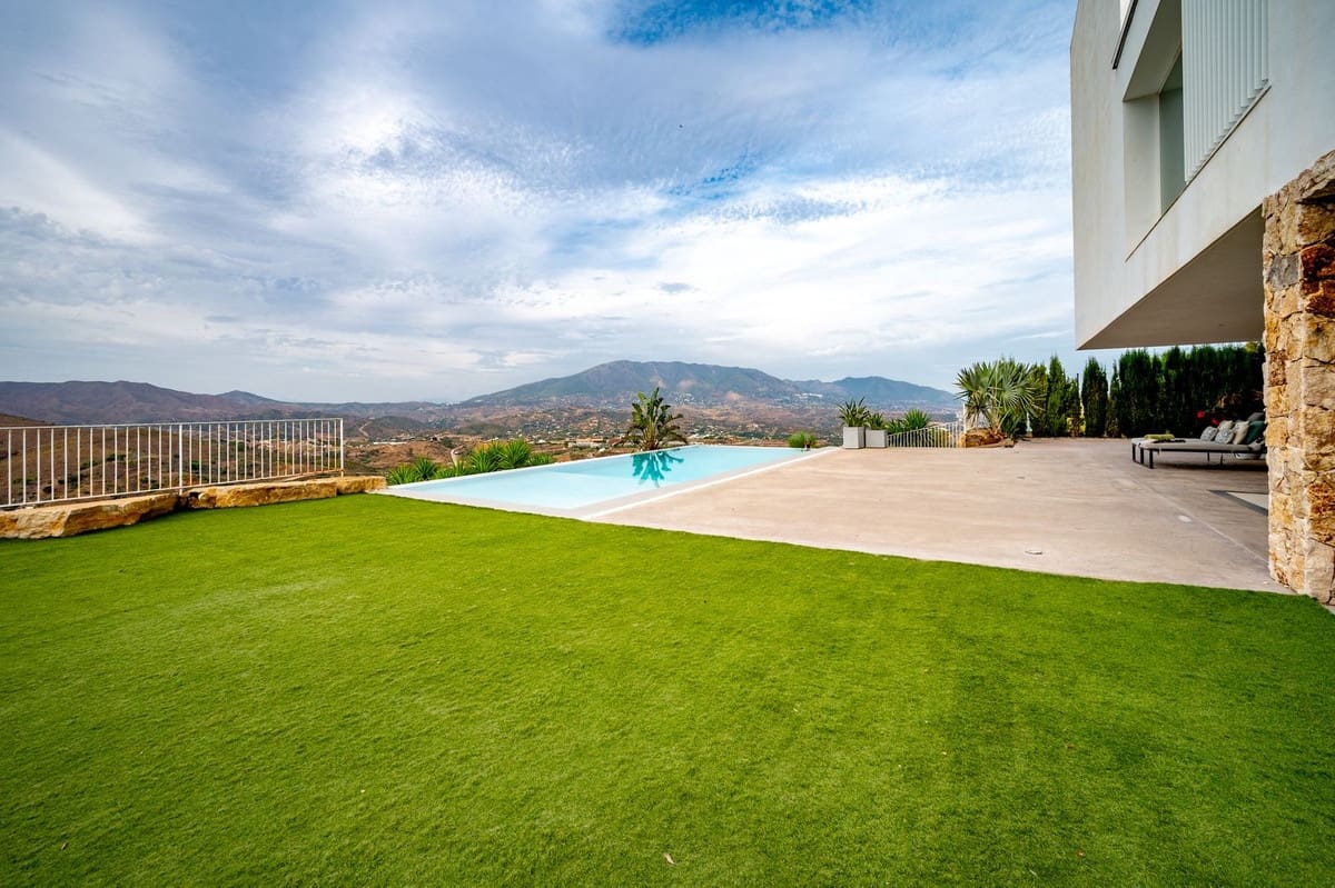 3 soveværelse Villa til salg i La Cala Golf med swimmingpool garage - € 2.690.000 (Ref: 10159880)