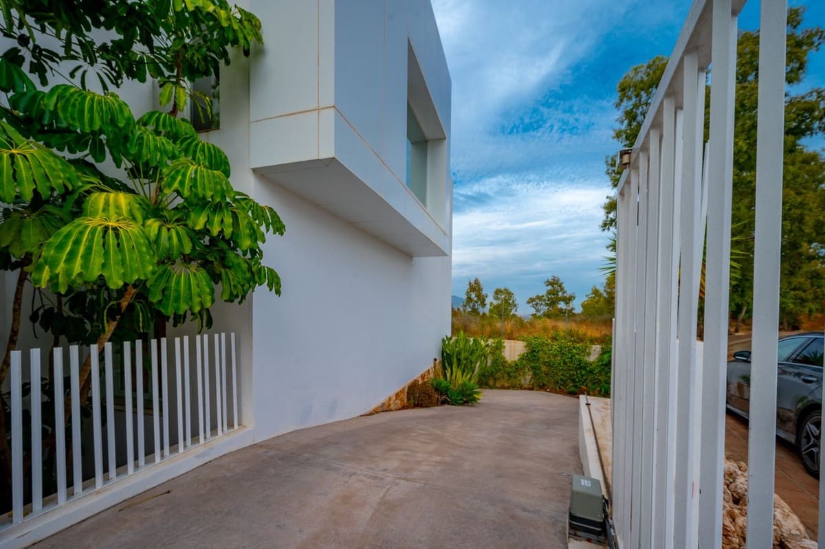 3 soveværelse Villa til salg i La Cala Golf med swimmingpool garage - € 2.690.000 (Ref: 10159880)
