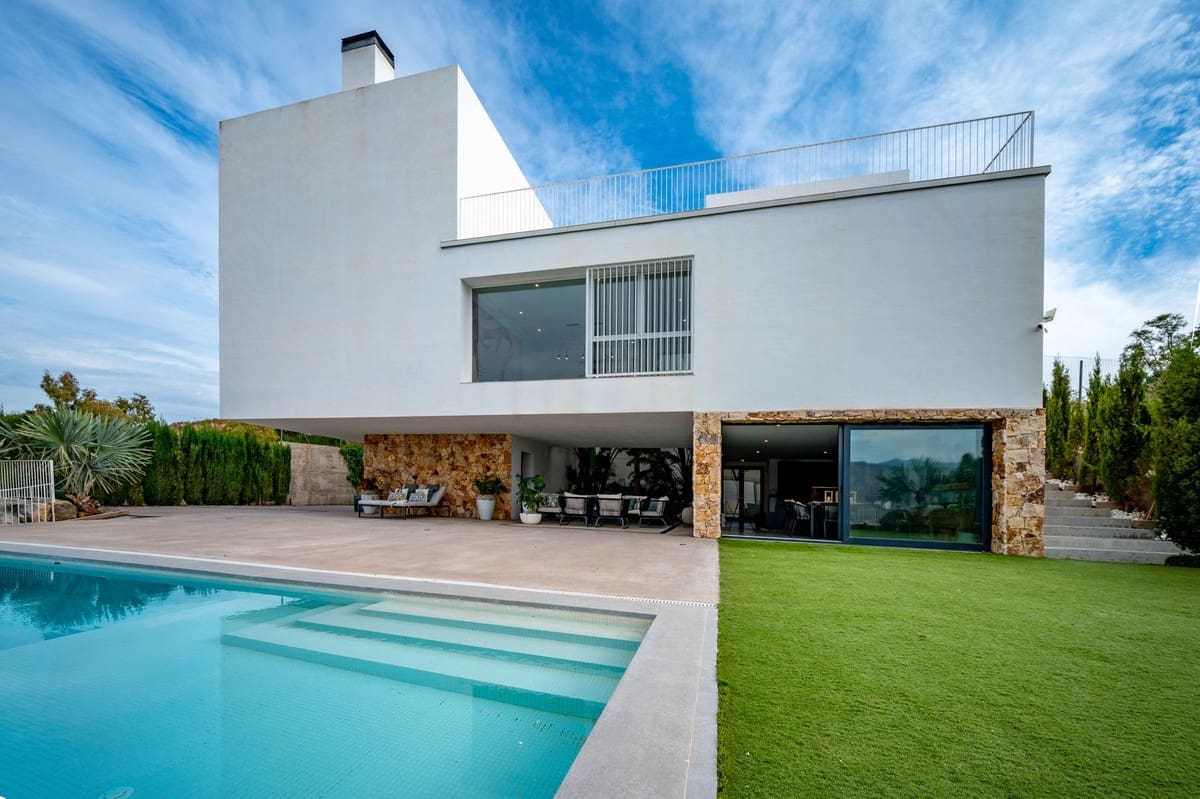3 soveværelse Villa til salg i La Cala Golf med swimmingpool garage - € 2.690.000 (Ref: 10159880)