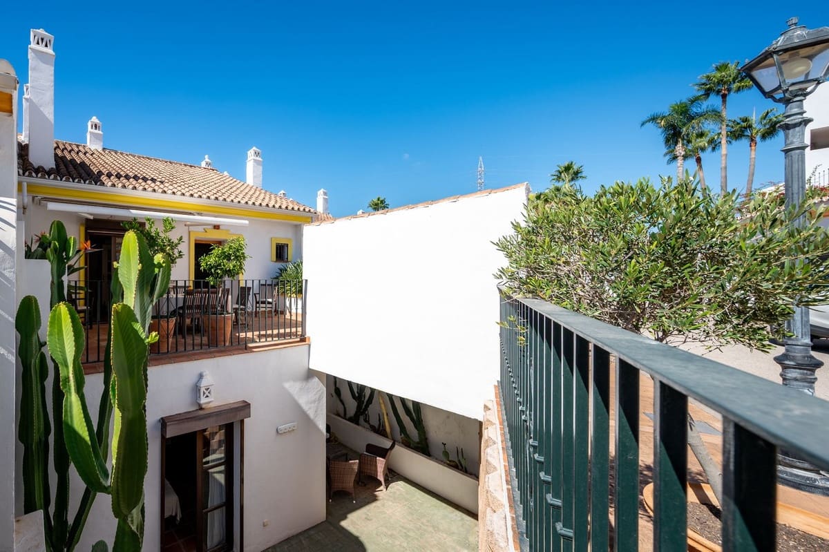 3 soveværelse Byhus til salg i Mijas Costa med swimmingpool garage - € 790.000 (Ref: 10163294)