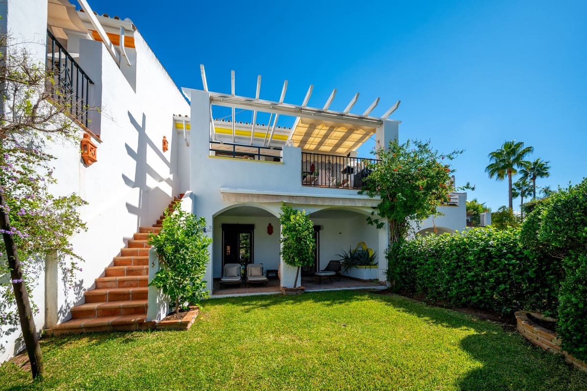 3 soveværelse Byhus til salg i Mijas Costa med swimmingpool garage - € 790.000 (Ref: 10163294)