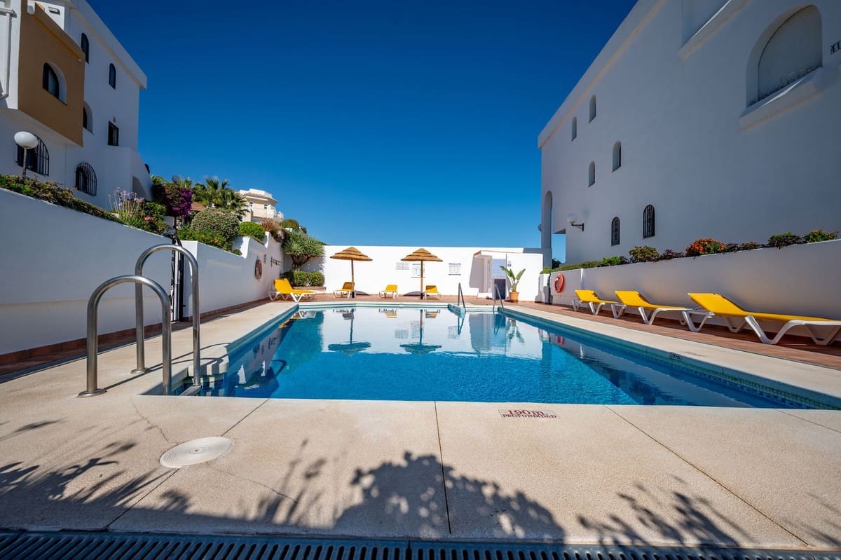 3 soverom Leilighet til salgs i Riviera del Sol med svømmebasseng garasje - € 375 000 (Ref: 10172467)