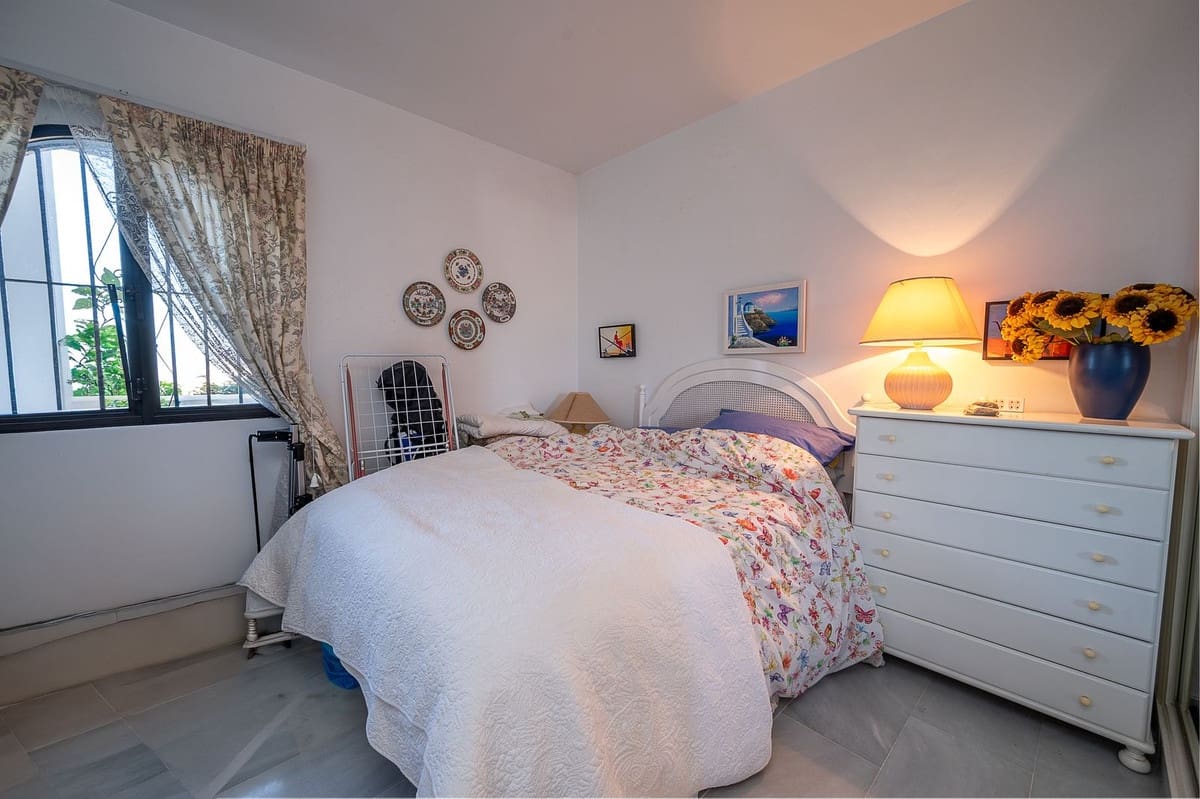 3 soverom Leilighet til salgs i Riviera del Sol med svømmebasseng garasje - € 375 000 (Ref: 10172467)