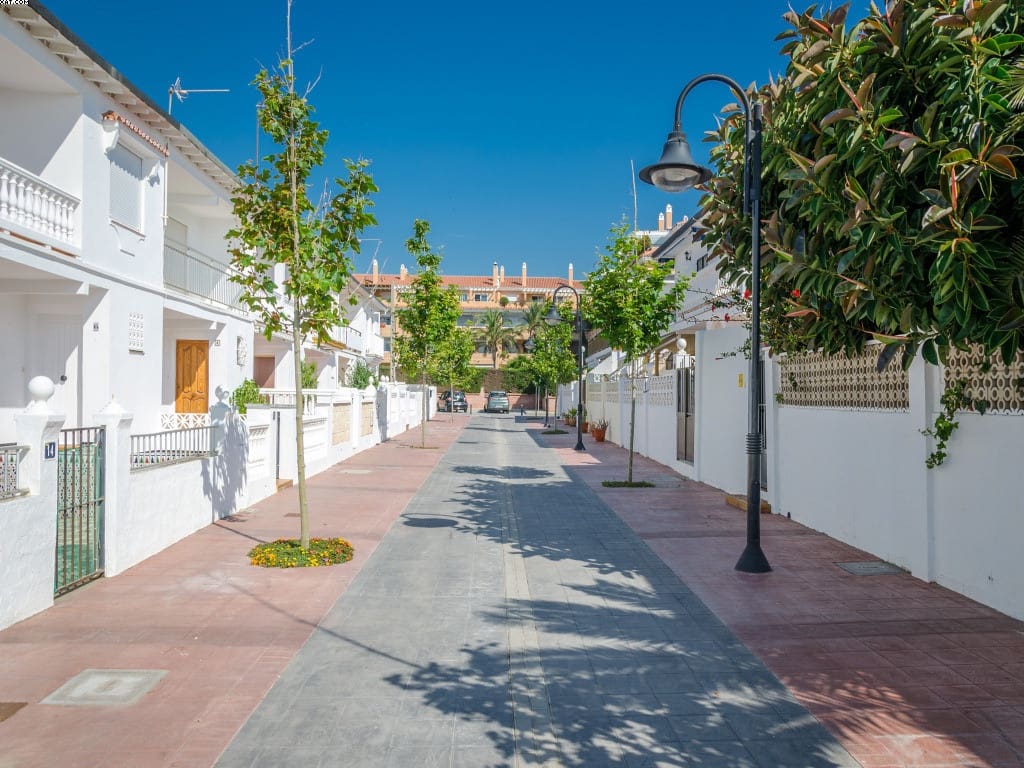 2 bedroom Apartment for holiday rental in La Cala de Mijas with pool - € 700 (Ref: 3216218)