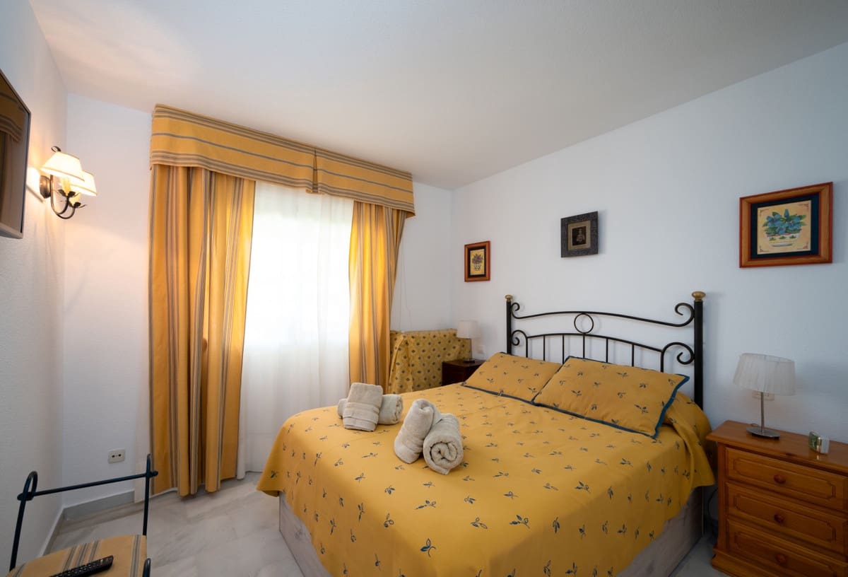 Apartamento de 2 habitaciones en La Cala de Mijas en alquiler vacacional con piscina - 700 € (Ref: 3216218)