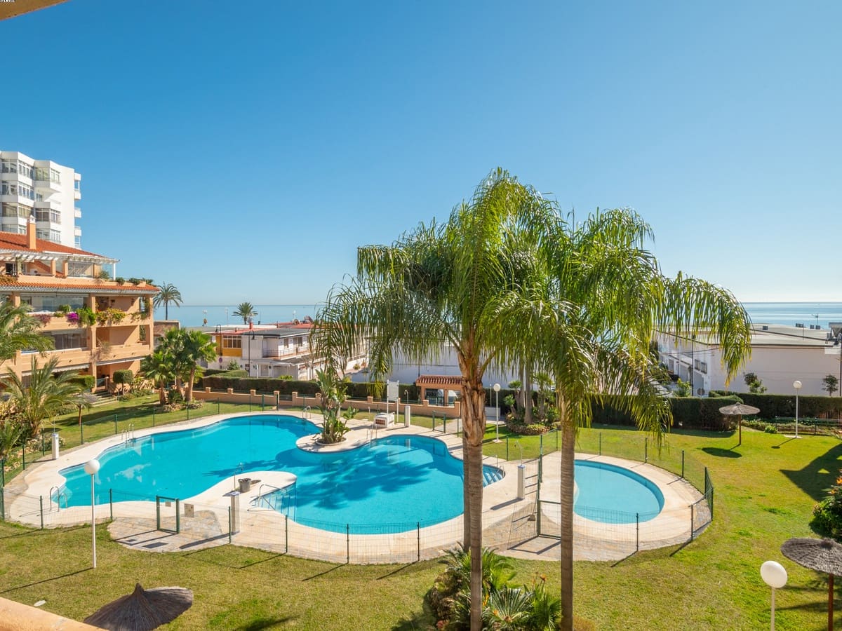 Apartamento de 2 habitaciones en La Cala de Mijas en alquiler vacacional con piscina garaje - 700 € (Ref: 3216219)