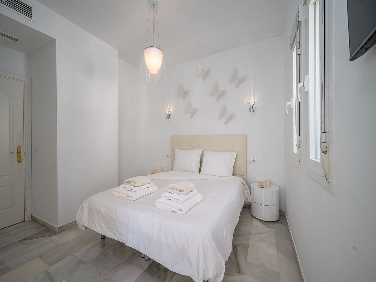 3 slaapkamer Appartement voor vakantieverhuur in La Cala de Mijas met zwembad garage - € 1.743 (Ref: 3216221)