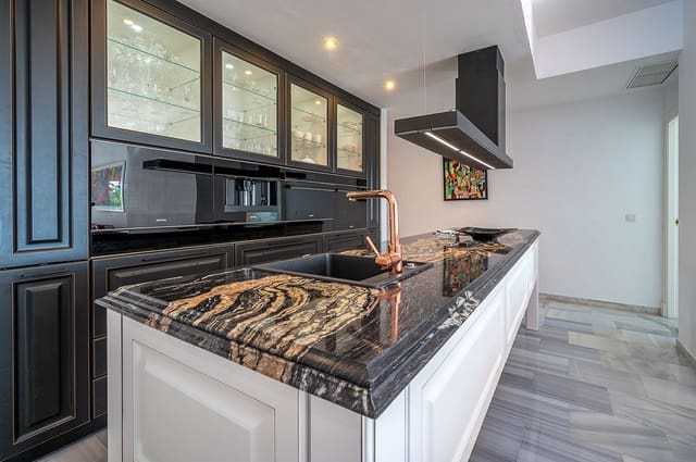   3 soveværelse   ferieLejlighed i La Cala de Mijas, Mijas med   swimmingpool  garage  - € 1.743 (Ref: 3216221)