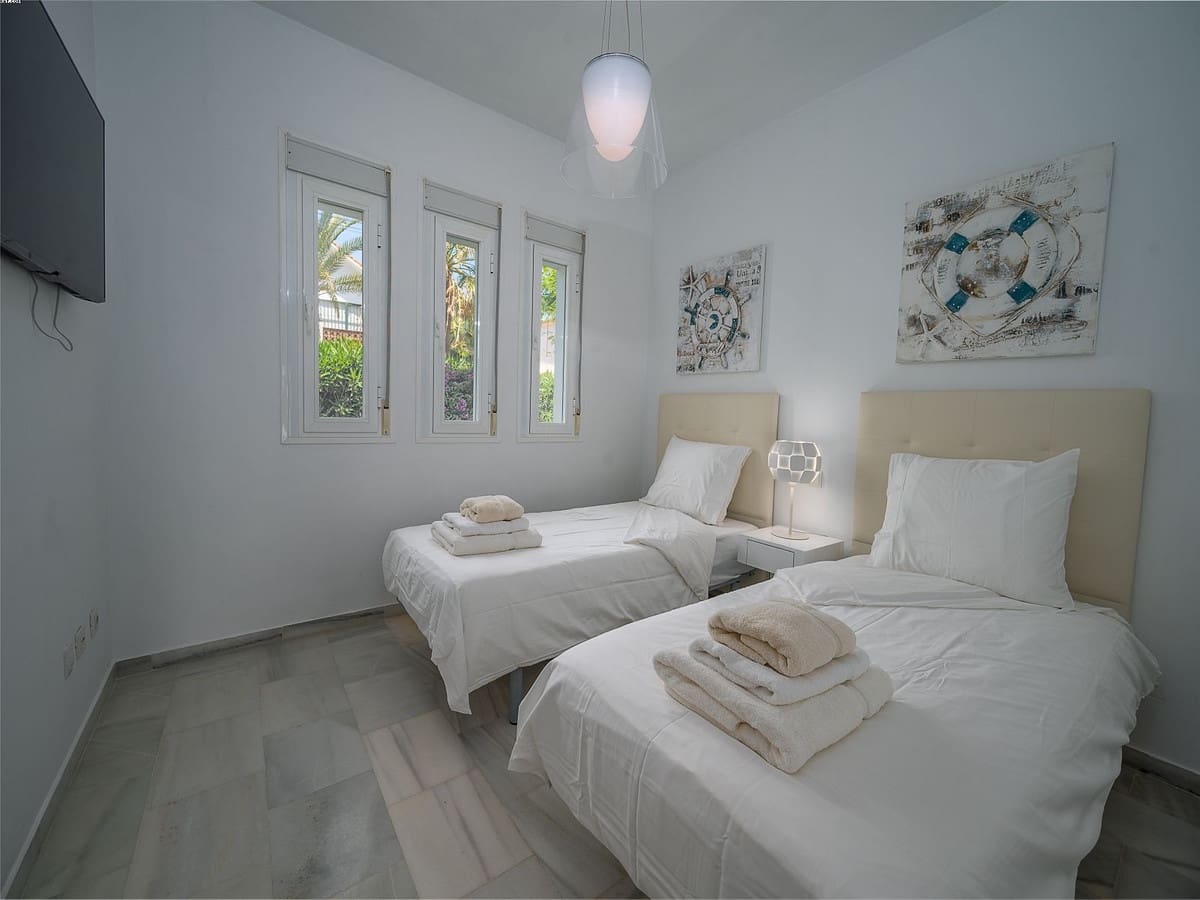 Appartement de 3 chambres de location de vacances à La Cala de Mijas avec piscine garage - 1 743 € (Ref: 3216221)