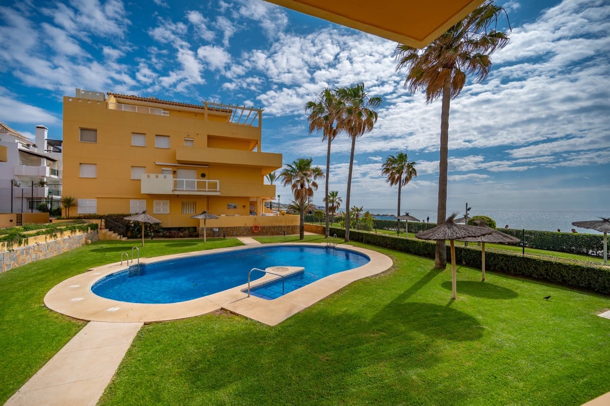 3 bedroom Apartment for holiday rental in La Cala de Mijas with pool garage - € 1,743 (Ref: 3216222)