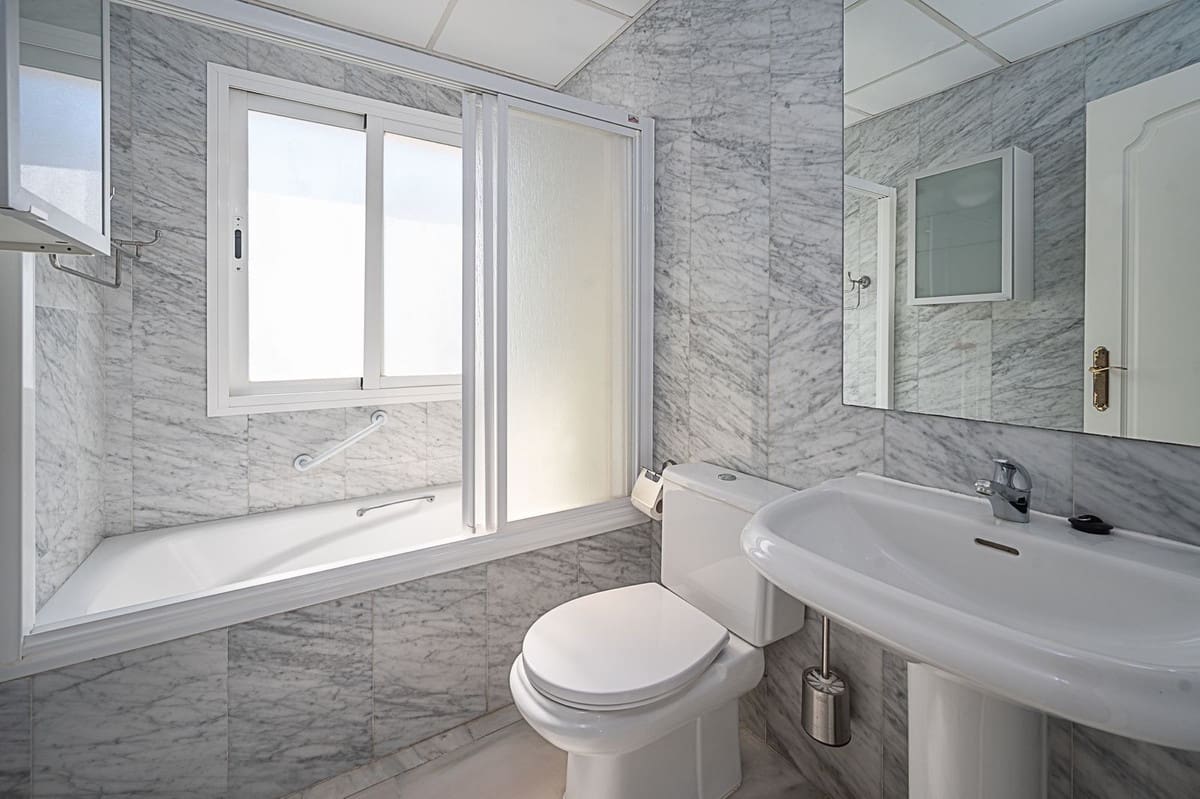 Apartamento de 2 habitaciones en La Cala de Mijas en alquiler vacacional con piscina garaje - 1.393 € (Ref: 3216223)