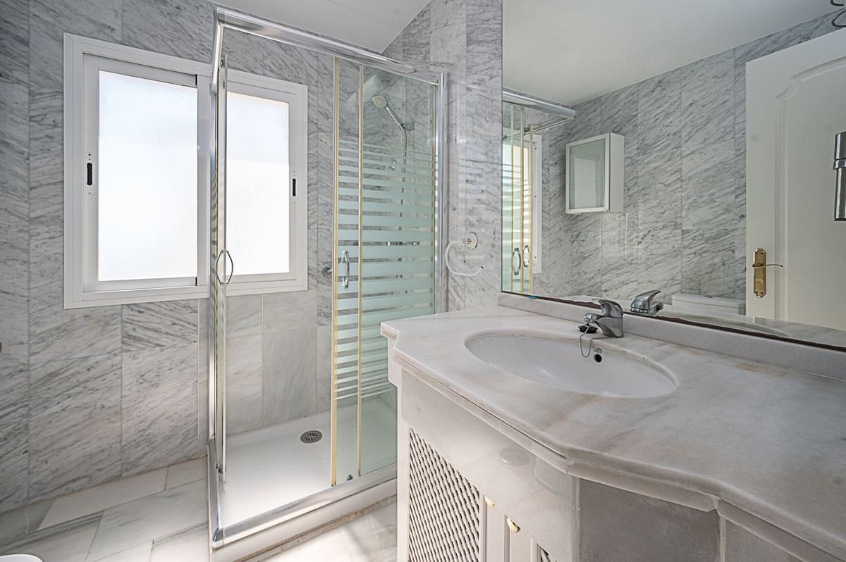 Appartement de 2 chambres de location de vacances à La Cala de Mijas avec piscine garage - 1 393 € (Ref: 3216223)