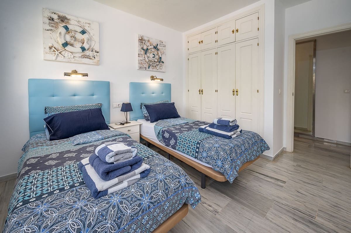 2 bedroom Apartment for holiday rental in La Cala de Mijas with pool garage - € 1,603 (Ref: 3366507)