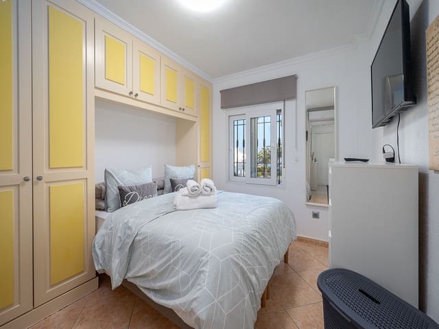   2 soveværelse   ferieLejlighed i Riviera del Sol, Mijas med   swimmingpool  garage  - € 770 (Ref: 3752582)