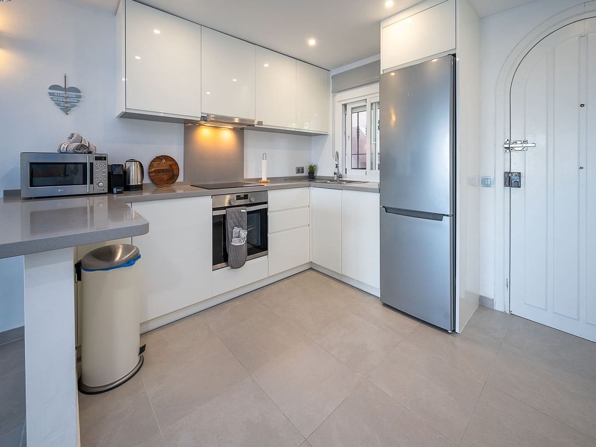   2 soveværelse   ferieLejlighed i Riviera del Sol   med   swimmingpool  garage  - € 770 (Ref: 3752582)