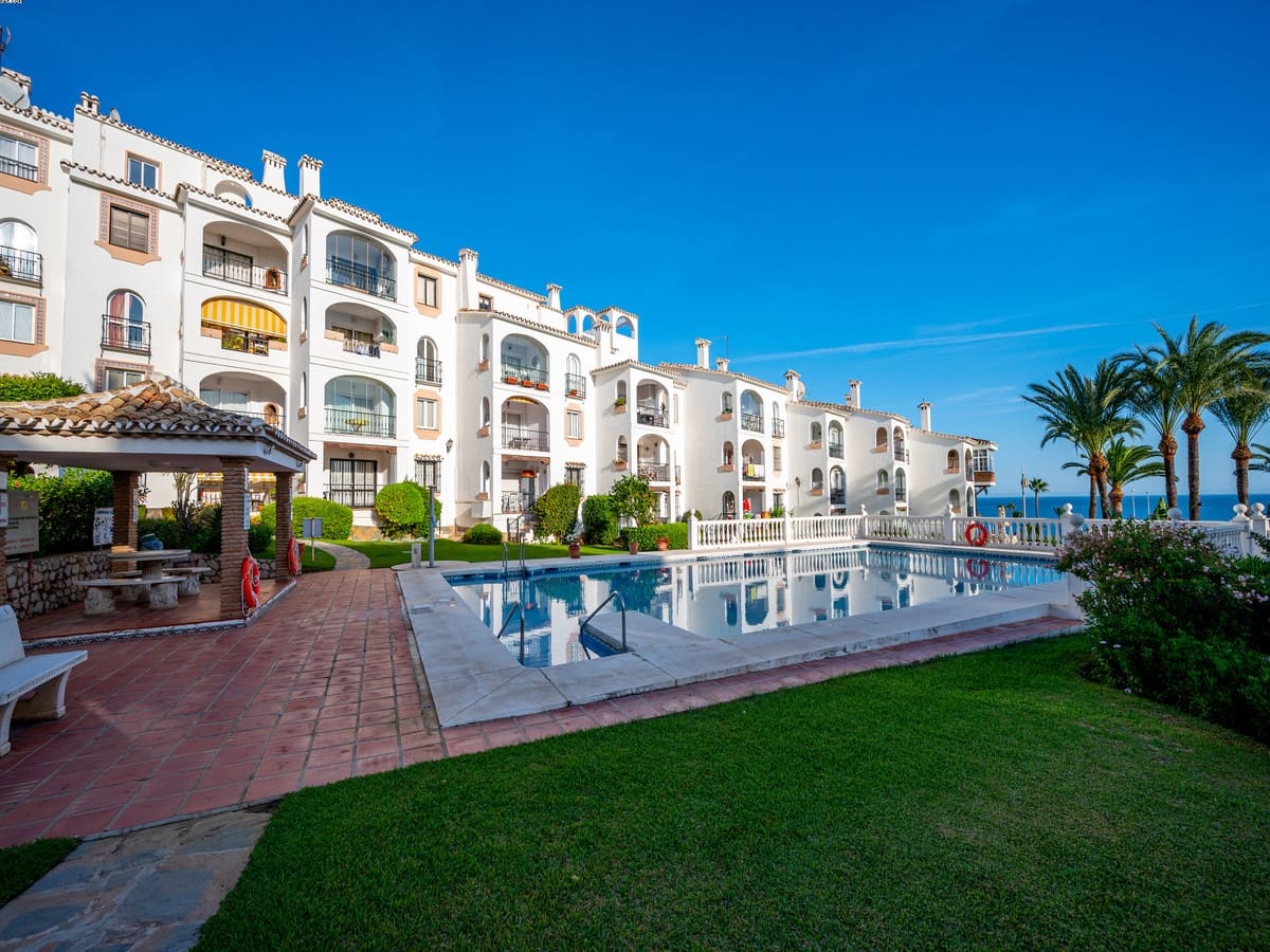   2 soveværelse   ferieLejlighed i Riviera del Sol   med   swimmingpool  garage  - € 770 (Ref: 3752582)