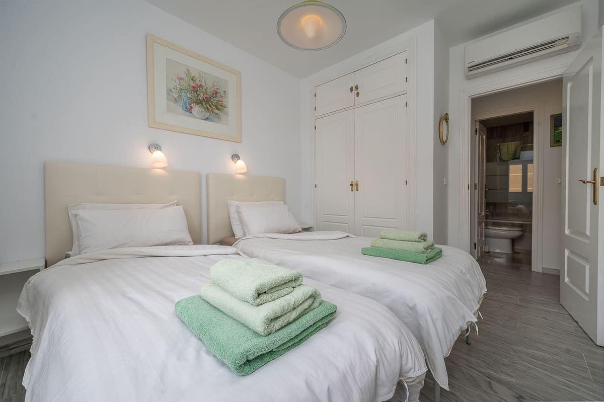 Appartement de 2 chambres de location de vacances à La Cala de Mijas avec piscine garage - 1 183 € (Ref: 5491397)