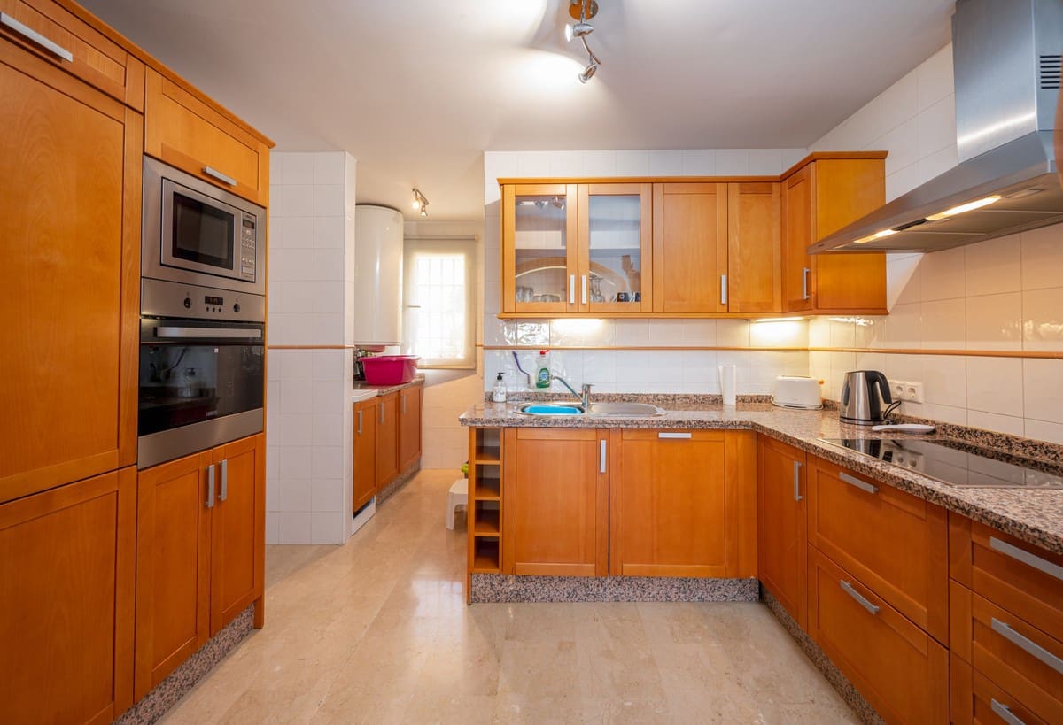 3 sypialnia Dom na kwatery wakacyjne w La Cala de Mijas z basenem garażem - 1 050 € (Ref: 5493157)