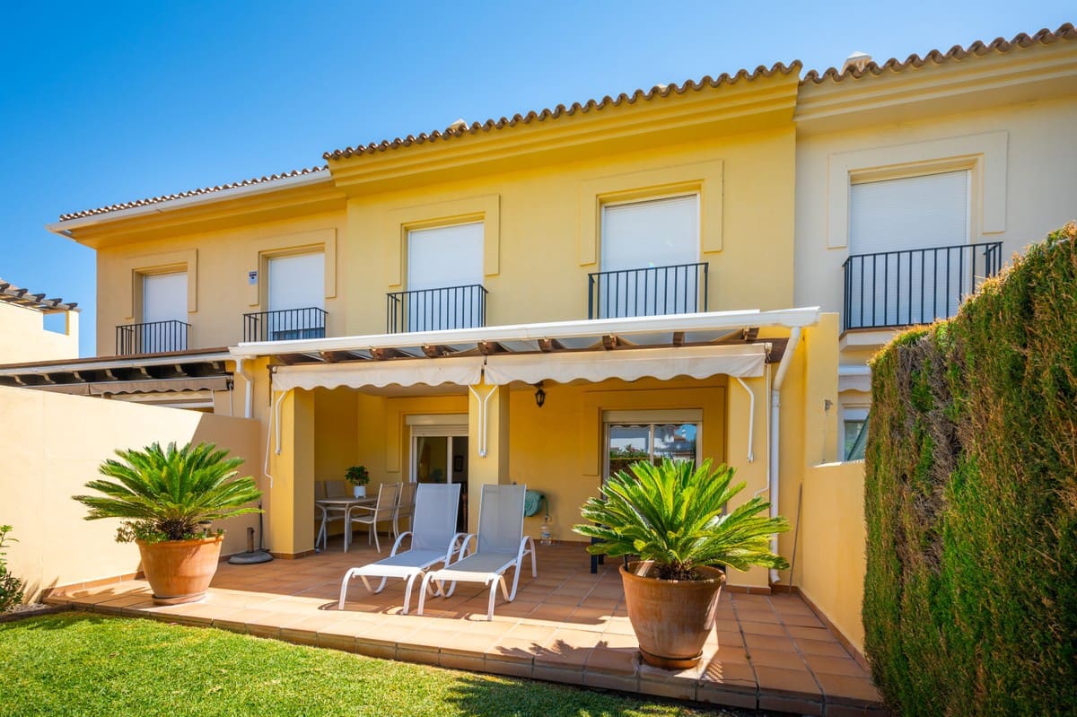 3 sypialnia Dom na kwatery wakacyjne w La Cala de Mijas z basenem garażem - 1 050 € (Ref: 5493157)