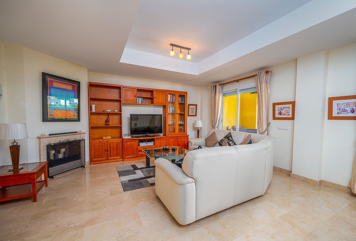 3 bedroom Townhouse for holiday rental in La Cala de Mijas with pool garage - € 1,050 (Ref: 5493157)