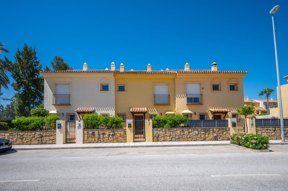 3 bedroom Townhouse for holiday rental in La Cala de Mijas with pool garage - € 1,050 (Ref: 5493157)