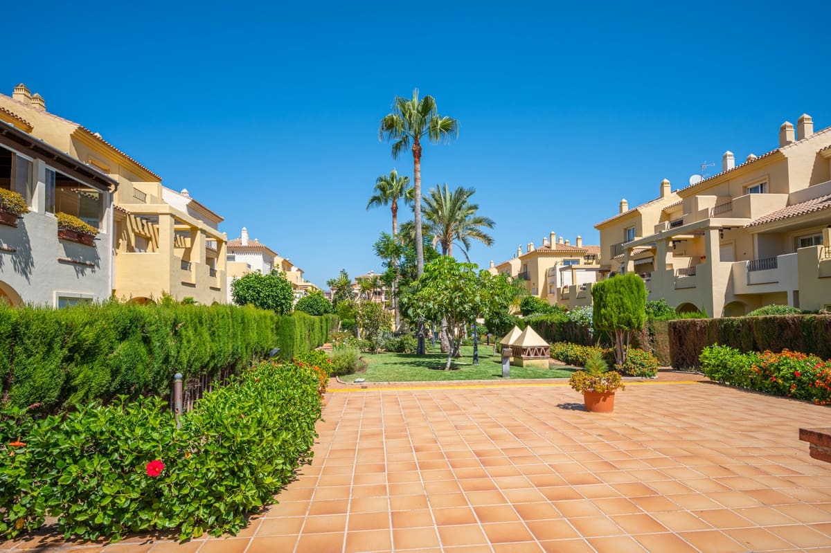 3 bedroom Townhouse for holiday rental in La Cala de Mijas with pool garage - € 1,050 (Ref: 5493157)