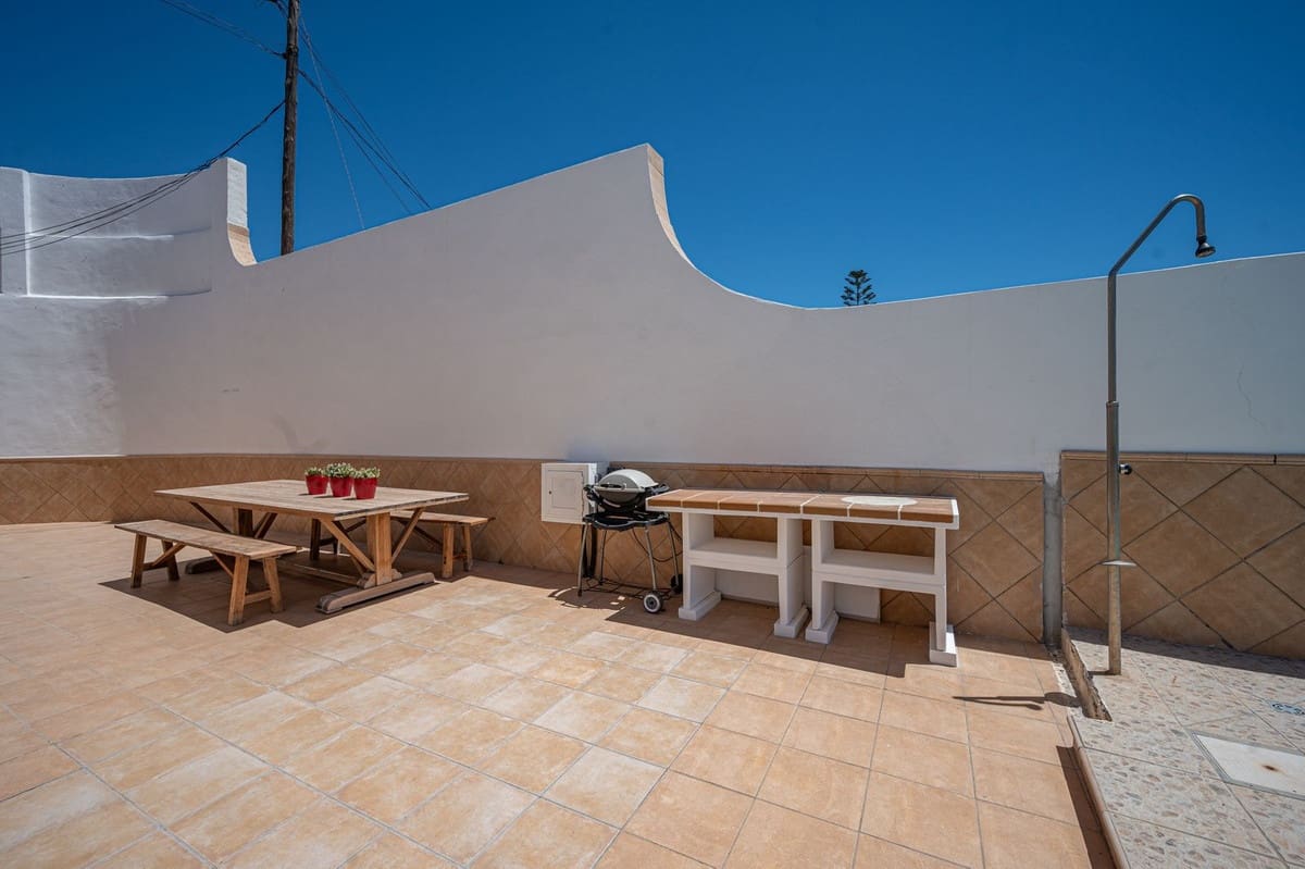 5 bedroom Villa for sale in La Cala de Mijas with pool garage - € 1,995,000 (Ref: 5661388)