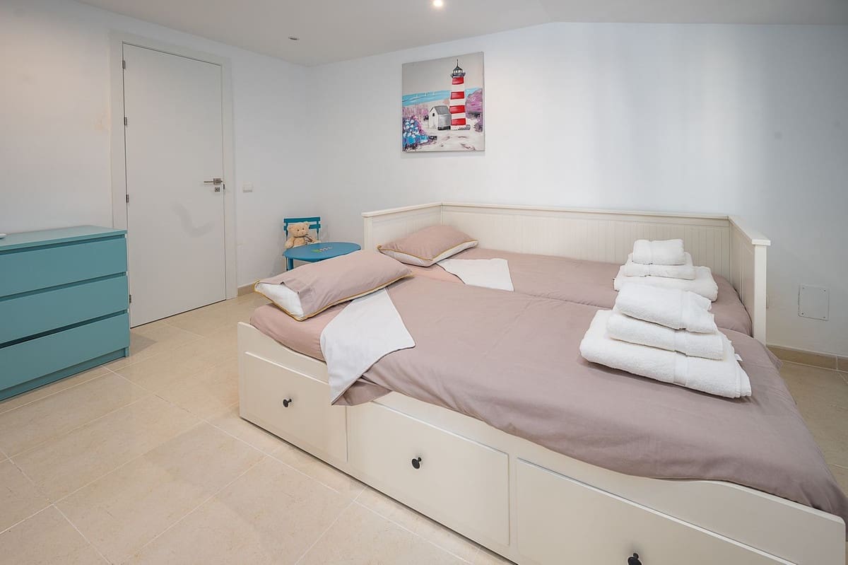 5 bedroom Villa for sale in La Cala de Mijas with pool garage - € 1,995,000 (Ref: 5661388)