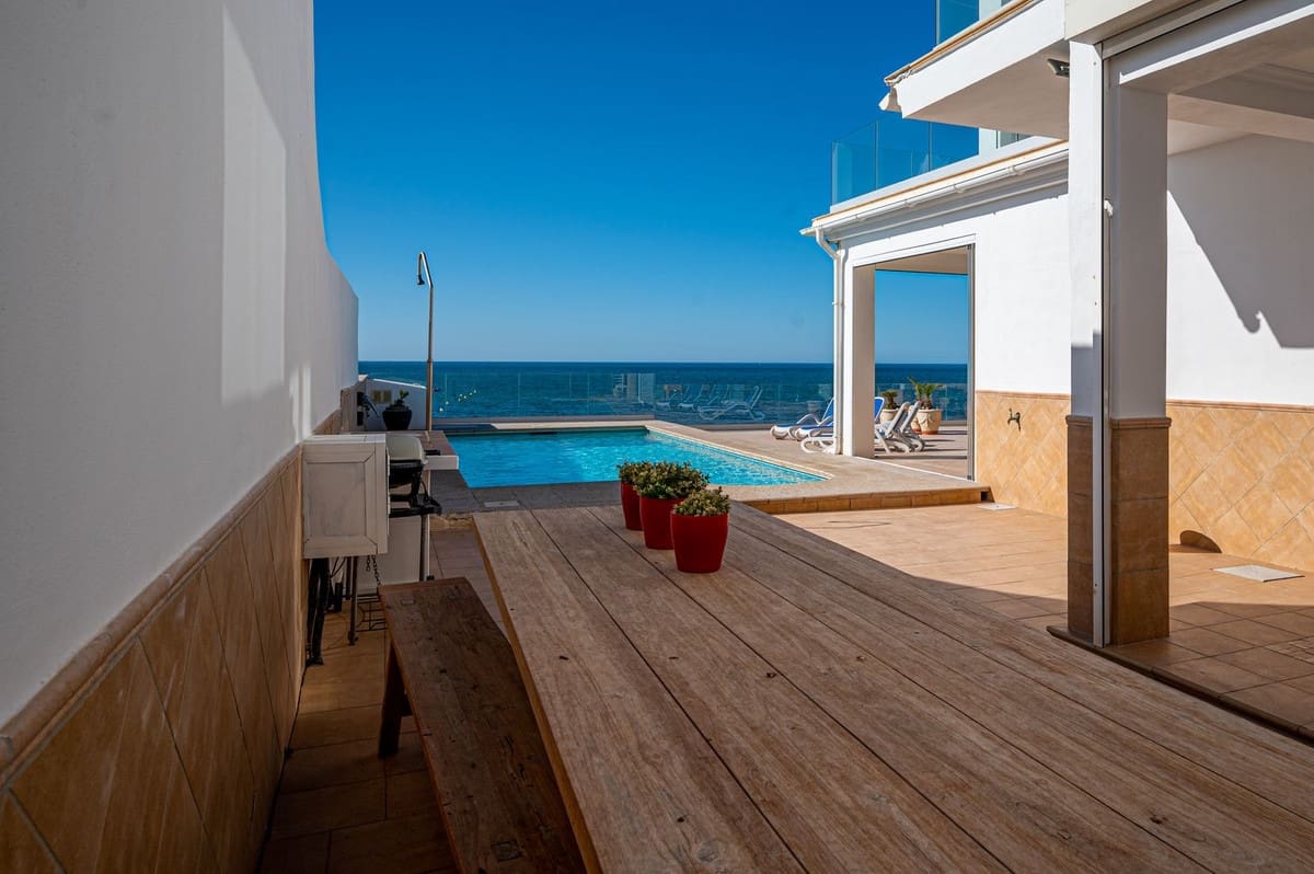 5 bedroom Villa for sale in La Cala de Mijas with pool garage - € 1,995,000 (Ref: 5661388)