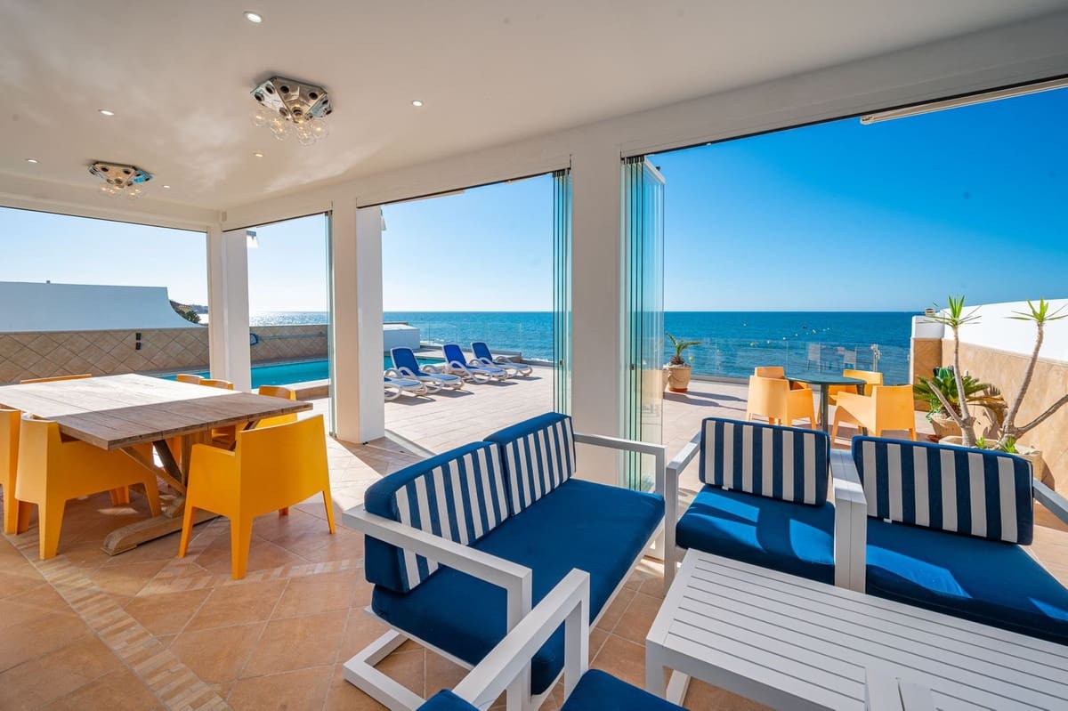 5 bedroom Villa for sale in La Cala de Mijas with pool garage - € 1,995,000 (Ref: 5661388)