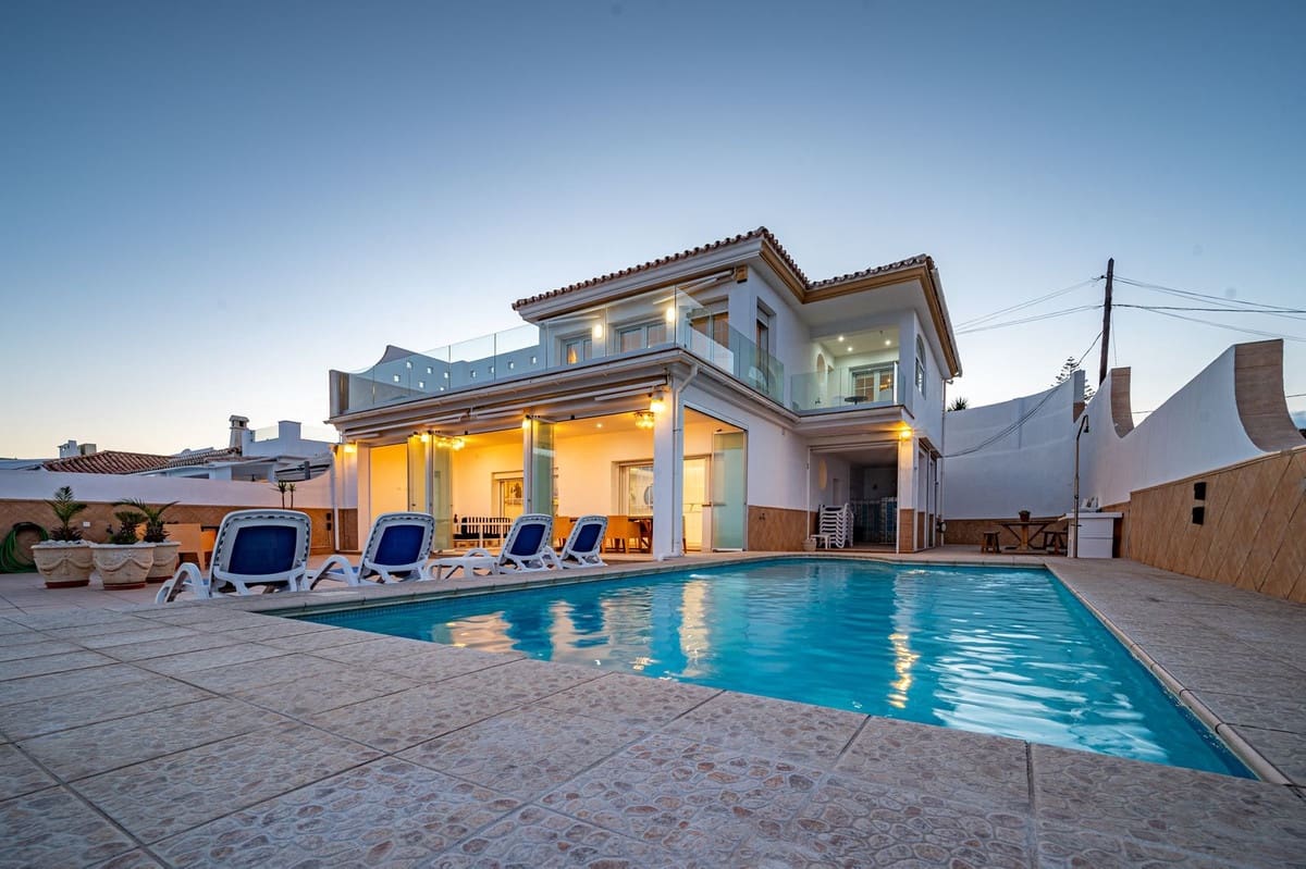 5 bedroom Villa for sale in La Cala de Mijas with pool garage - € 1,995,000 (Ref: 5661388)