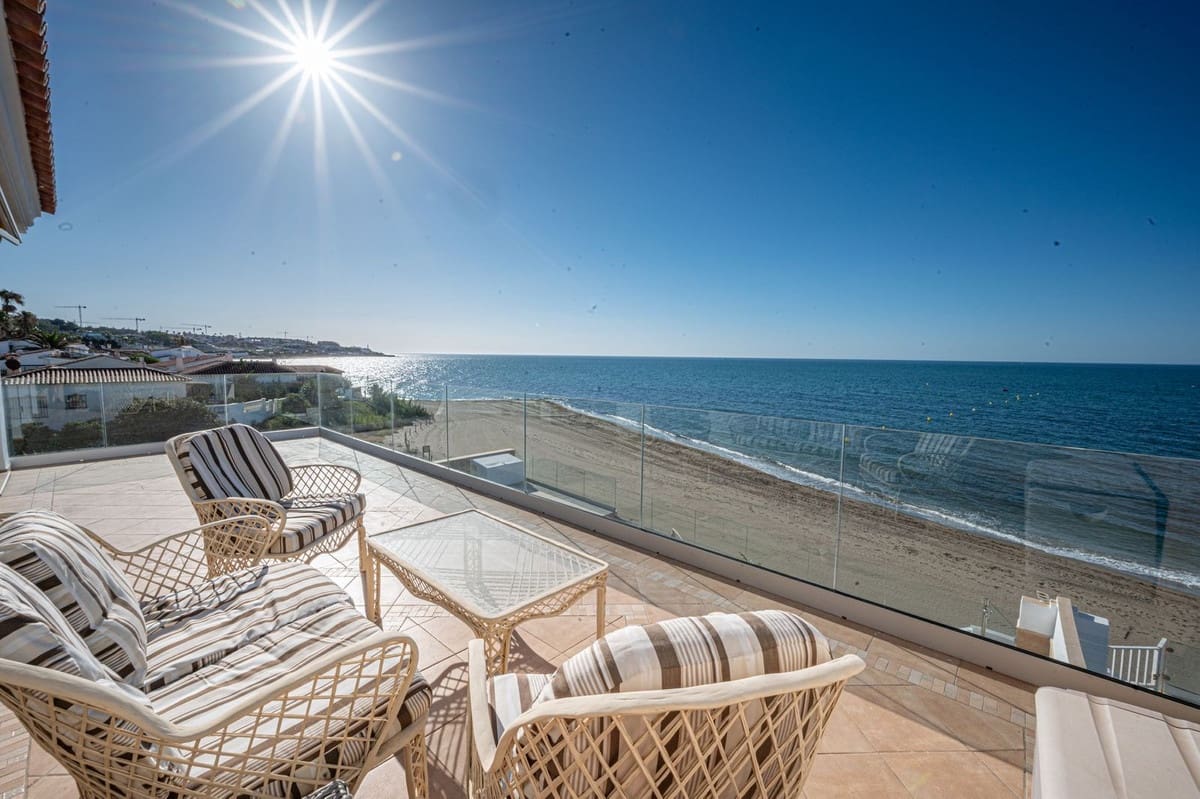 5 bedroom Villa for sale in La Cala de Mijas with pool garage - € 1,995,000 (Ref: 5661388)