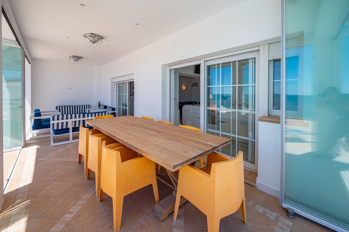 5 bedroom Villa for sale in La Cala de Mijas with pool garage - € 1,995,000 (Ref: 5661388)