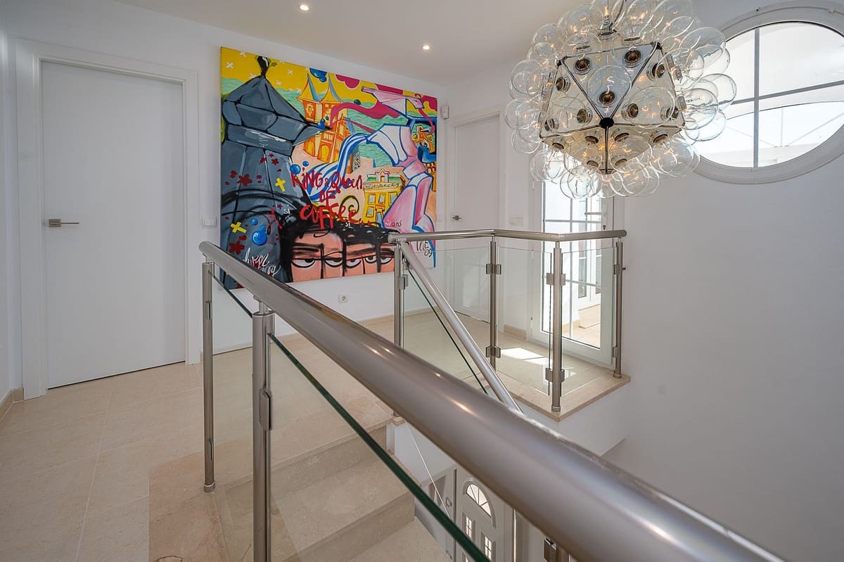 5 sypialnia Willa na sprzedaż w La Cala de Mijas z basenem garażem - 1 995 000 € (Ref: 5661388)